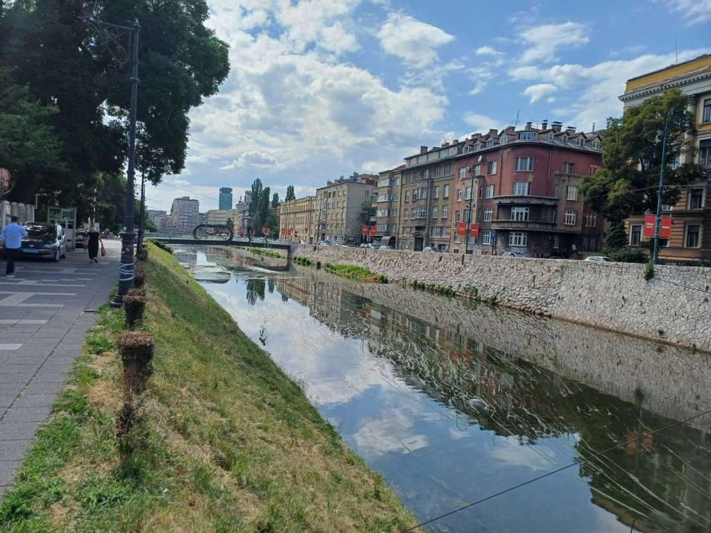 Na sjeveru i u centralnoj Bosni danas više oblačnosti, u Hercegovini sunčano